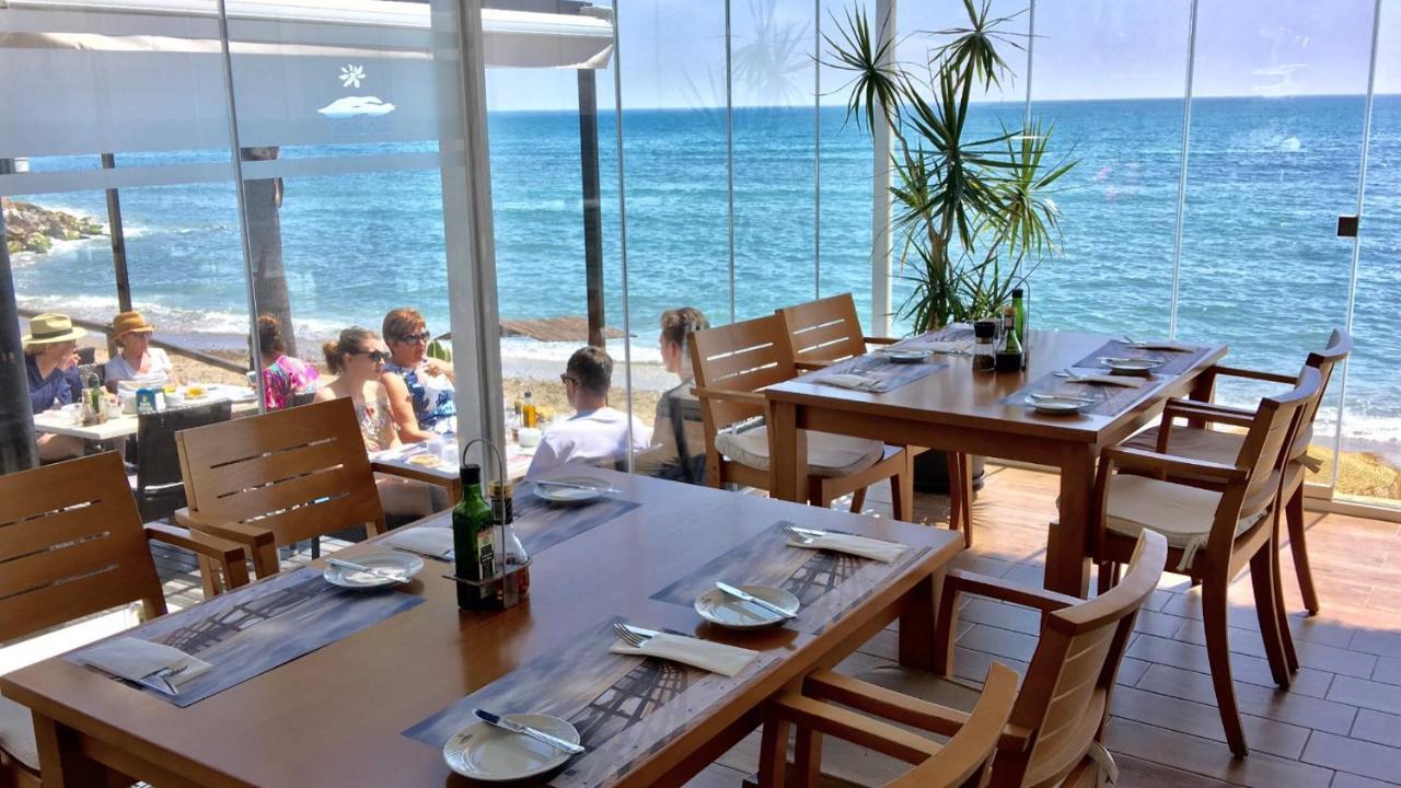 Beachfront Apartment In Ла-Кала-де-Міхас Екстер'єр фото